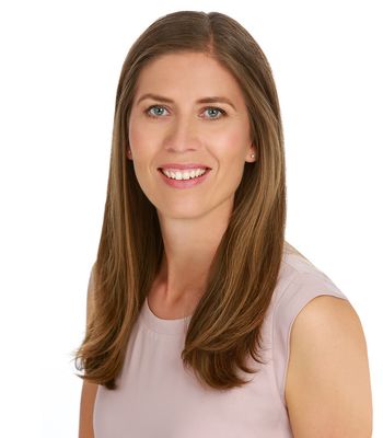 Portrait of Lindy Bowler, REALTOR&reg;, Advisor.